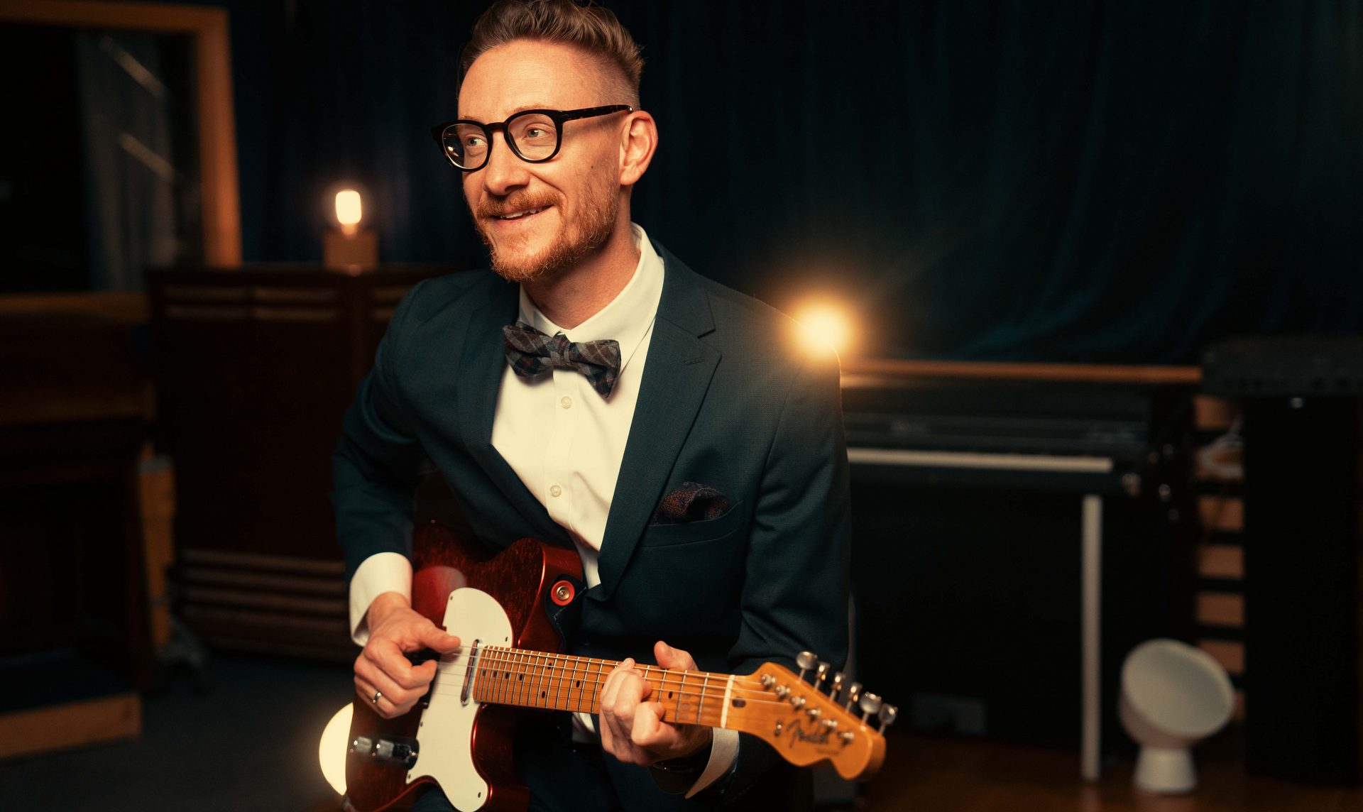 Bilde for arrangement Adam Douglas  «An American Holiday»