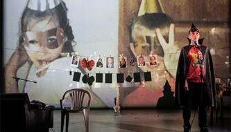 Bilde for arrangement Qui a tué mon père - Fossefestivalen 2025 - Gjestespel frå Schaubüehne
