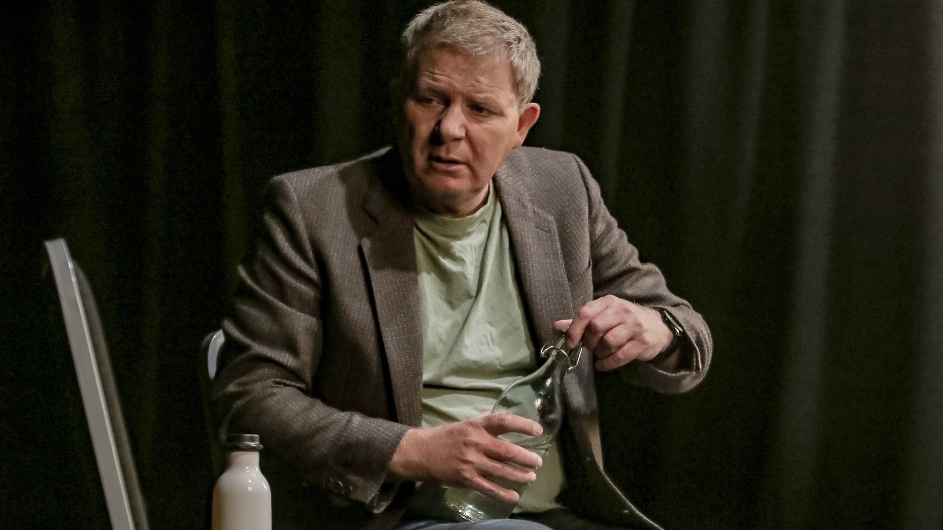 Bilde for arrangement KAN DU SETTE DEG NED GUD, VI MÅ SNAKKE SAMMEN