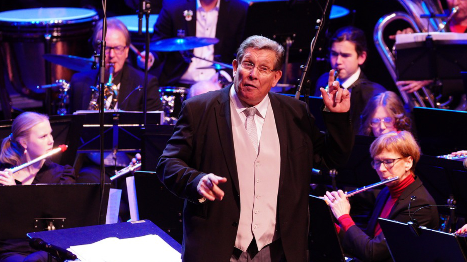 Foajékonsert: Allsang med Øyvind – julespesial