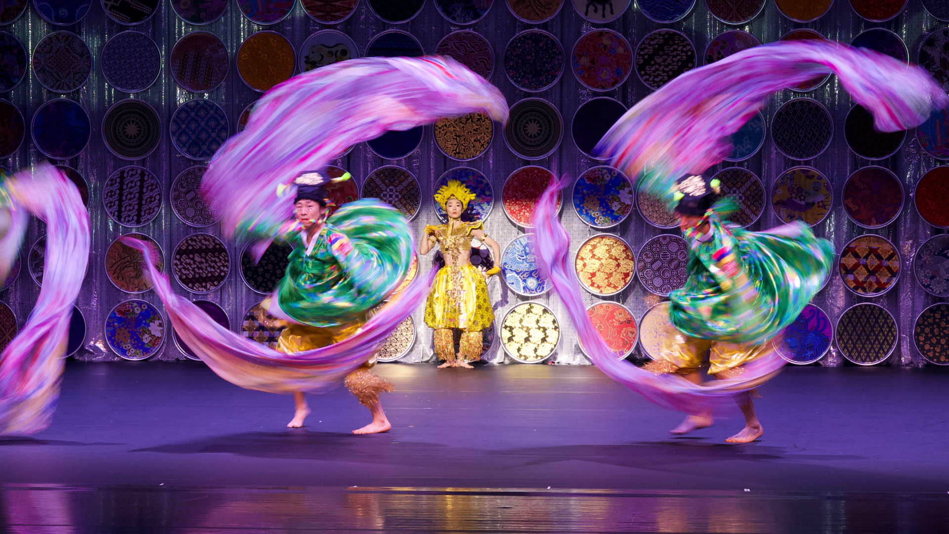 “Post-Orientalist Express” by Eun-Me Ahn