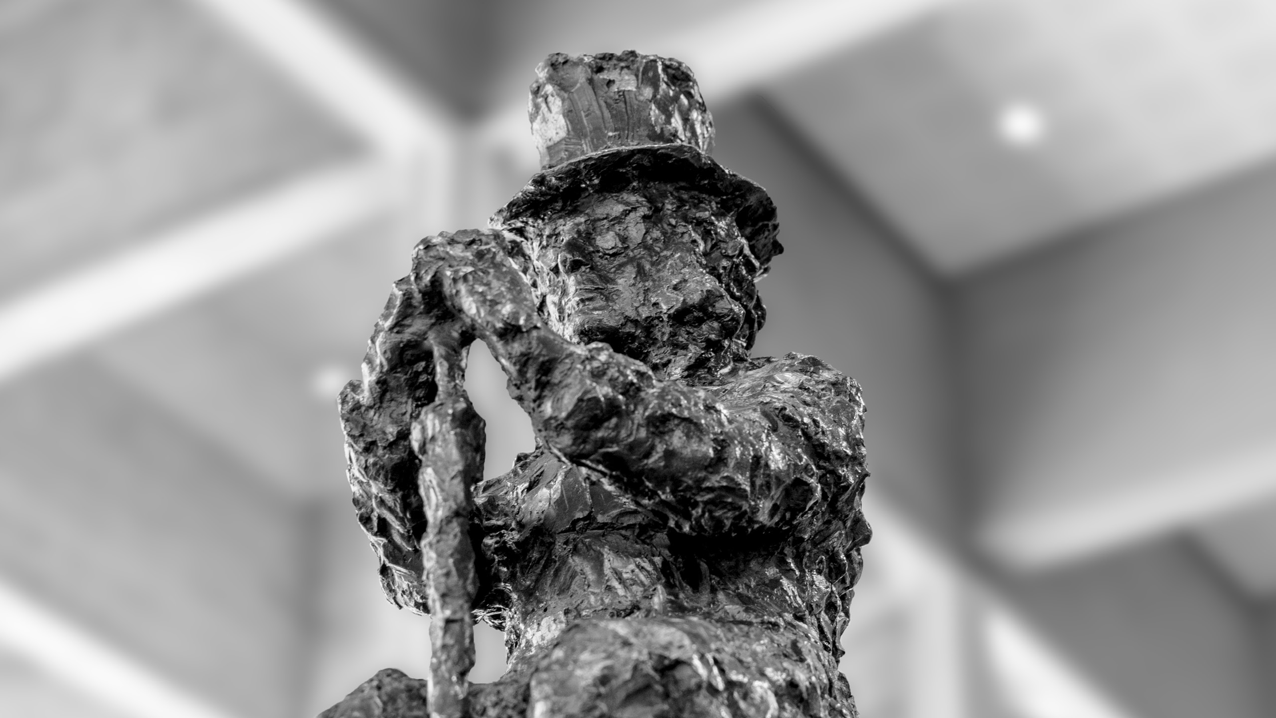 Dramatisk sofa: Forsnakk i foajéen på Ibsenhuset.