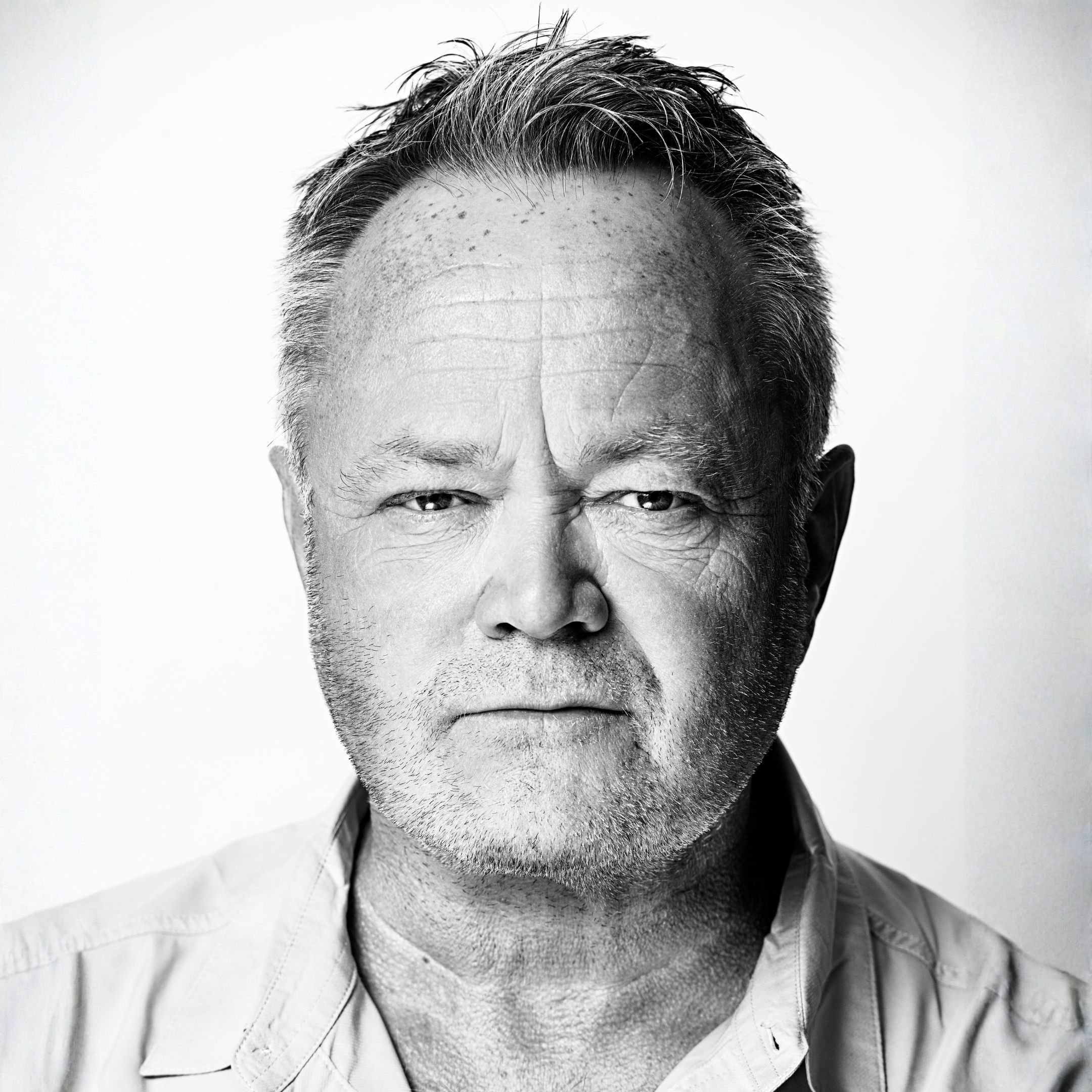 Fredrik Græsvik: Skadeskutt. Et liv som krigsreporter.